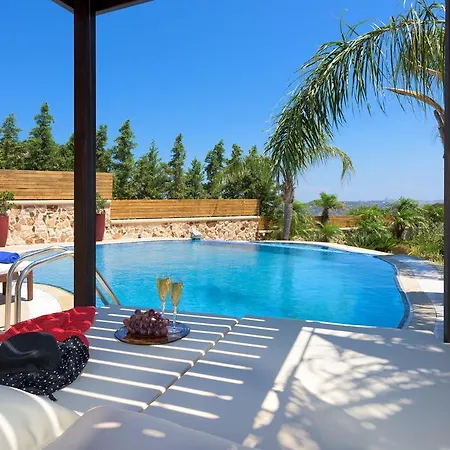 Quinn Hill Luxury Villa *