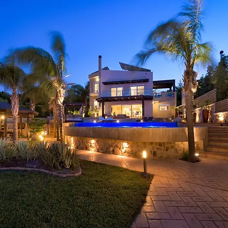 Quinn Hill Luxury Villa