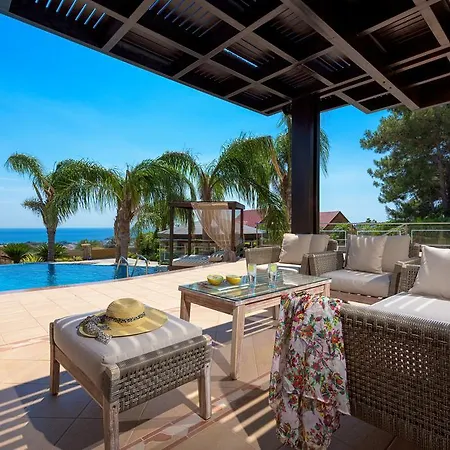 Quinn Hill Luxury *